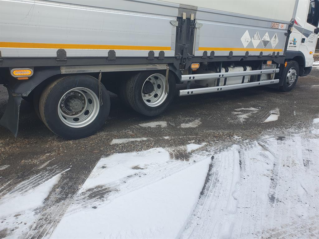 medium and large cargo truck - Vista 11