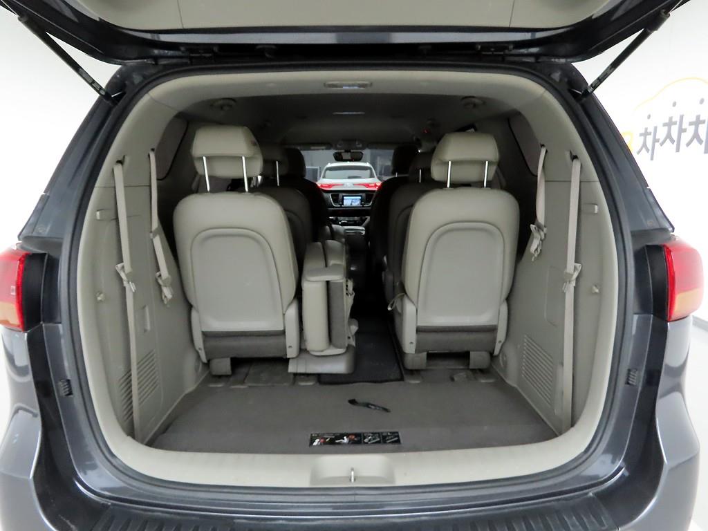 KIA Carnival - Vista 5