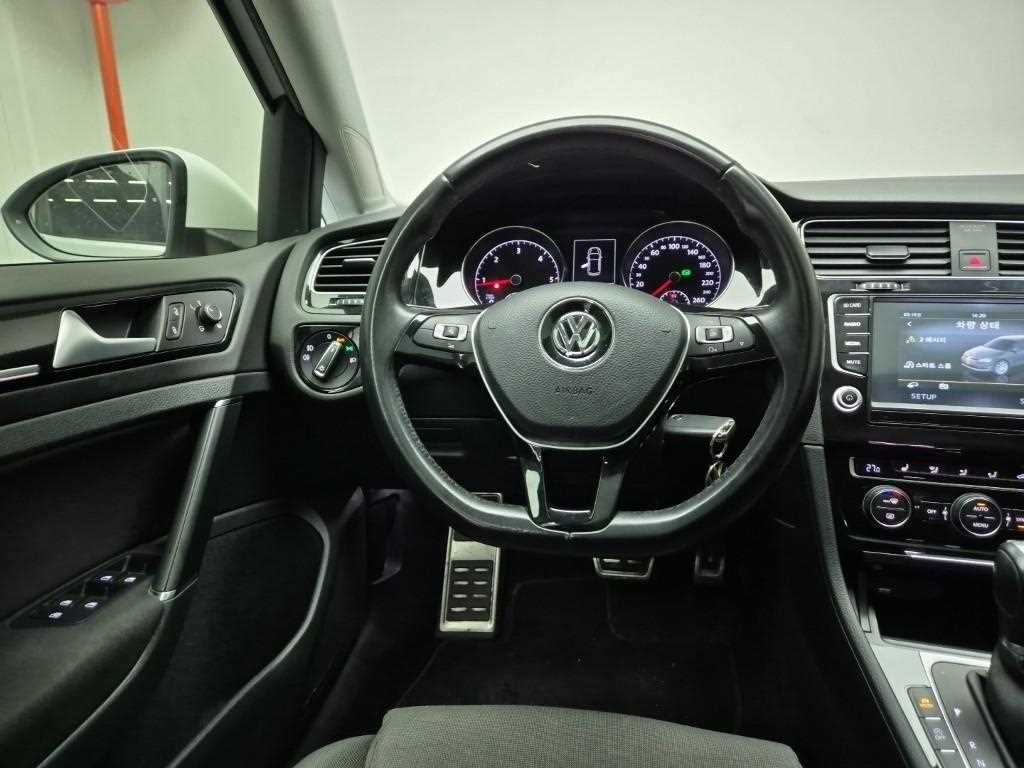 Volkswagen Golf - Vista 9