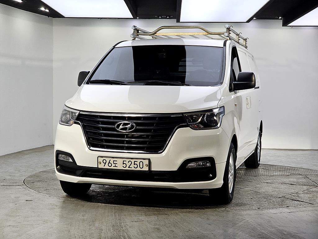 HYUNDAI Starex - Vista 2