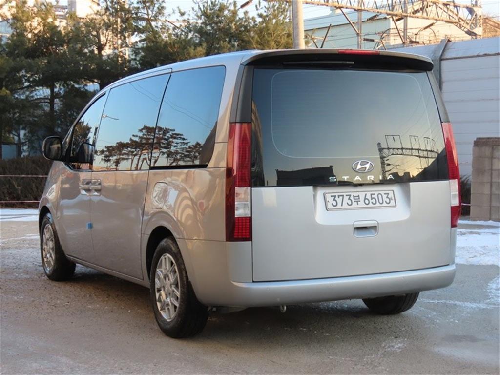 HYUNDAI Staria - Vista 5