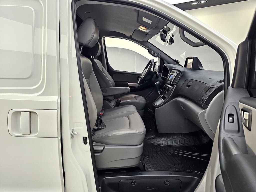 HYUNDAI Starex - Vista 5