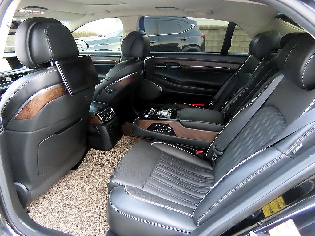 Genesis G90 - Vista 6