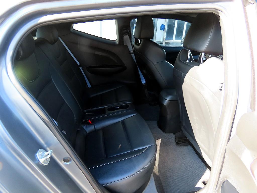 HYUNDAI Veloster - Vista 6