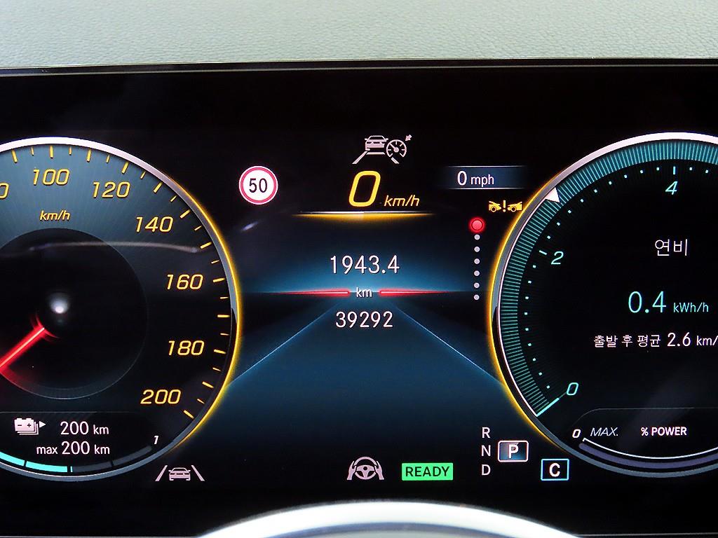 Mercedes Benz EQB - Vista 9