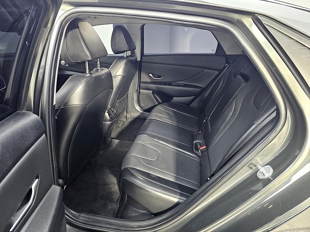 HYUNDAI Avante - Vista 9