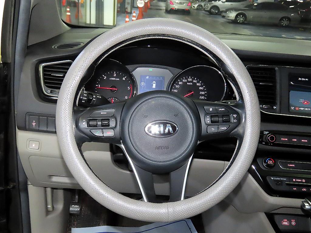 KIA Carnival - Vista 8