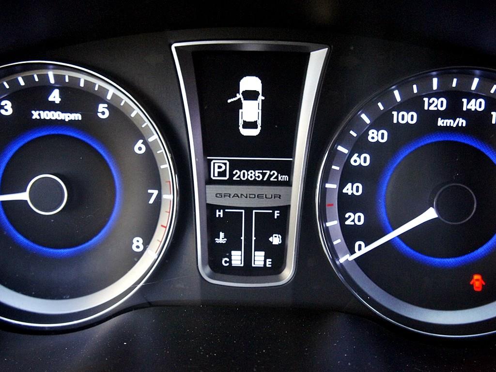 HYUNDAI Grandeur 2012 Negro - Importación desde Corea - HF Imports Iquique - Foto 9