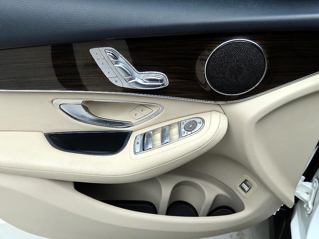 Mercedes Benz GLC Class - Vista 11