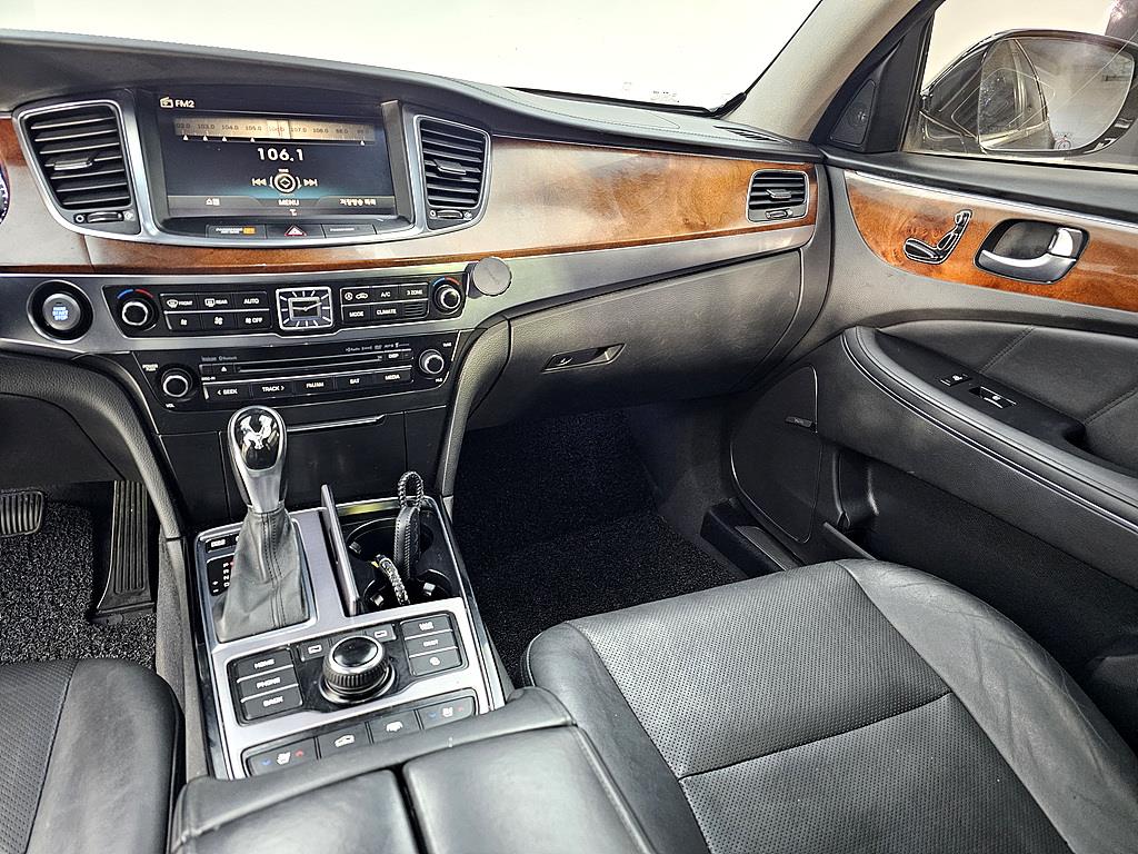 HYUNDAI Equus - Vista 10