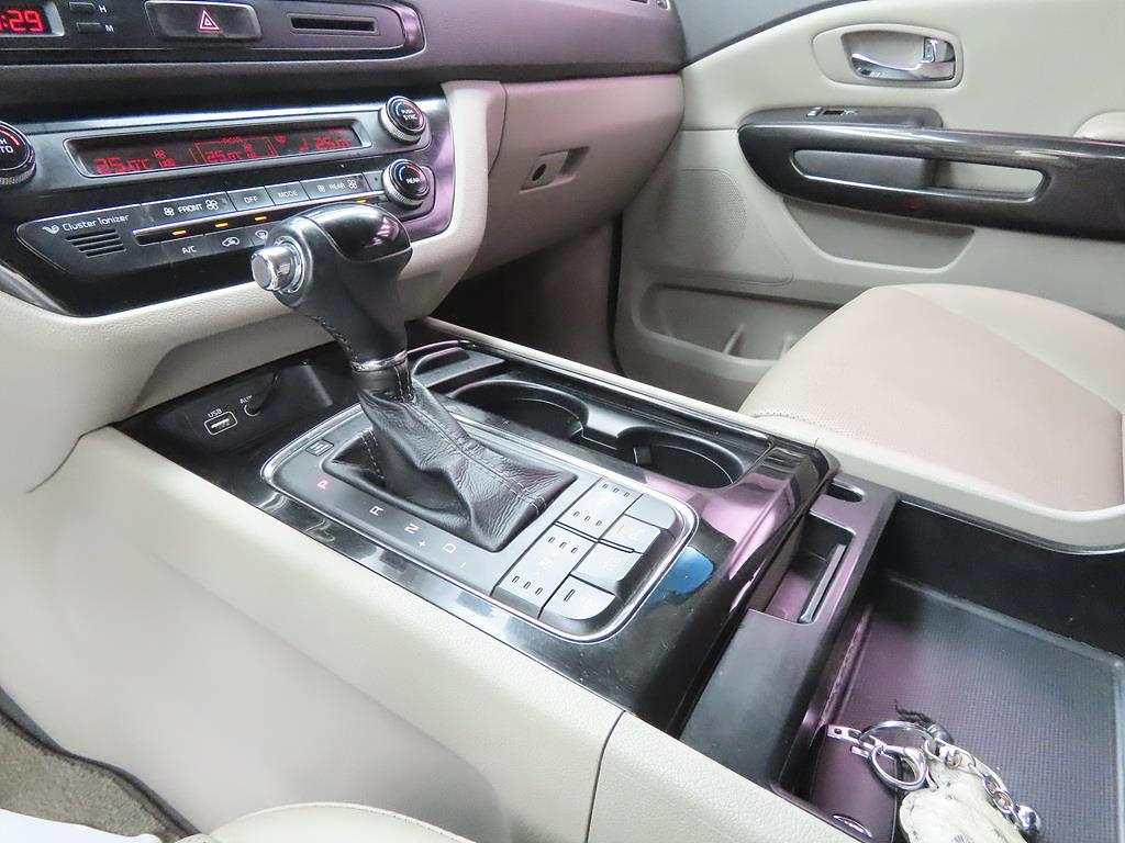 KIA Carnival - Vista 11