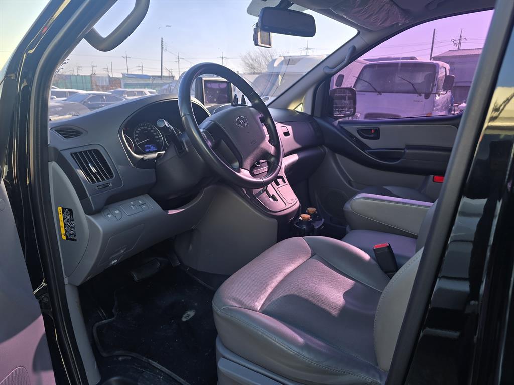 HYUNDAI Starex - Vista 6