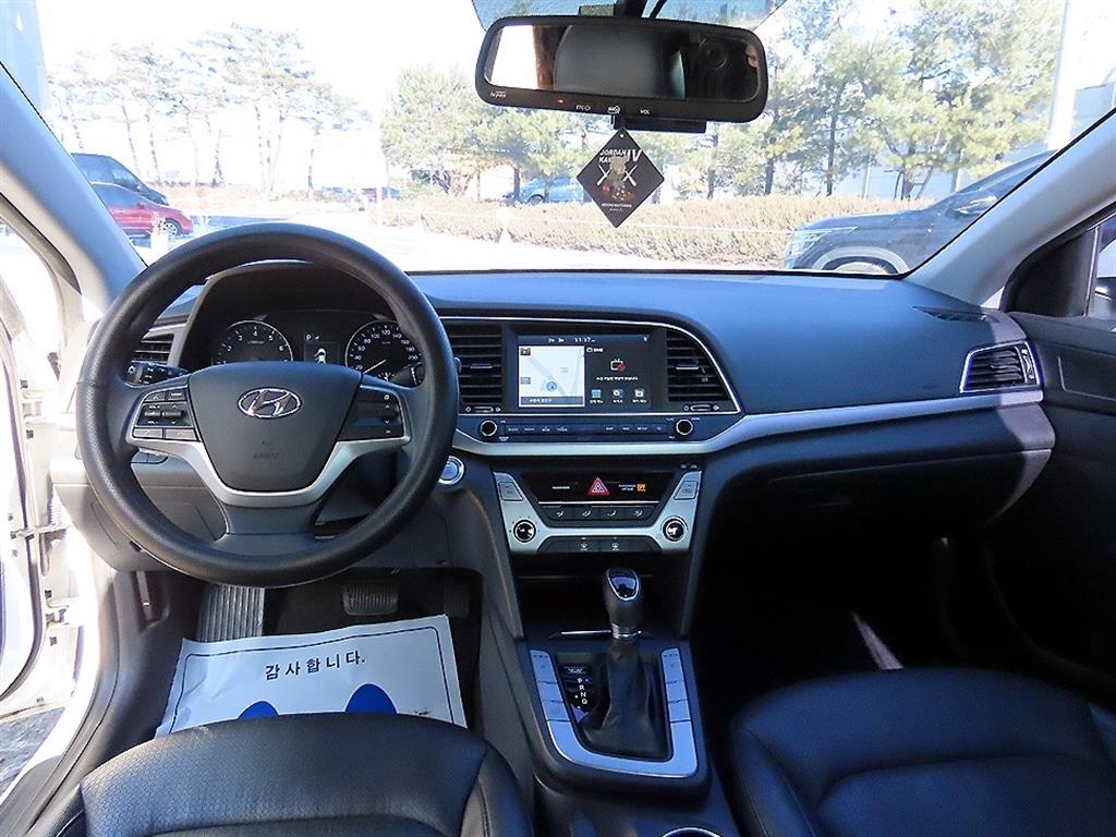 HYUNDAI Avante - Vista 7