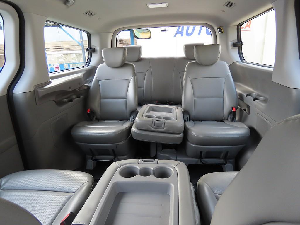 HYUNDAI Starex - Vista 7