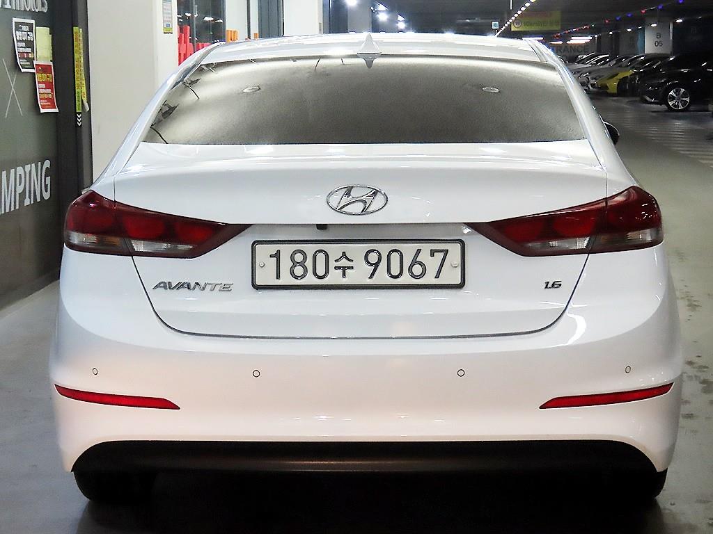 HYUNDAI Avante - Vista 5