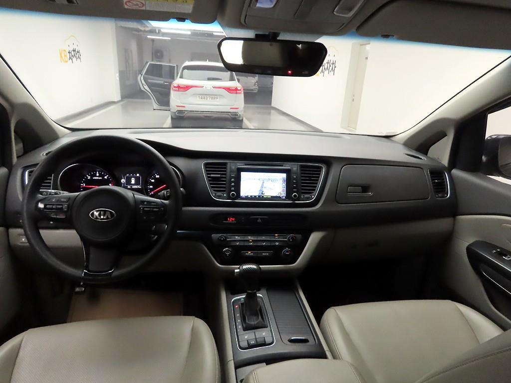 KIA Carnival - Vista 7