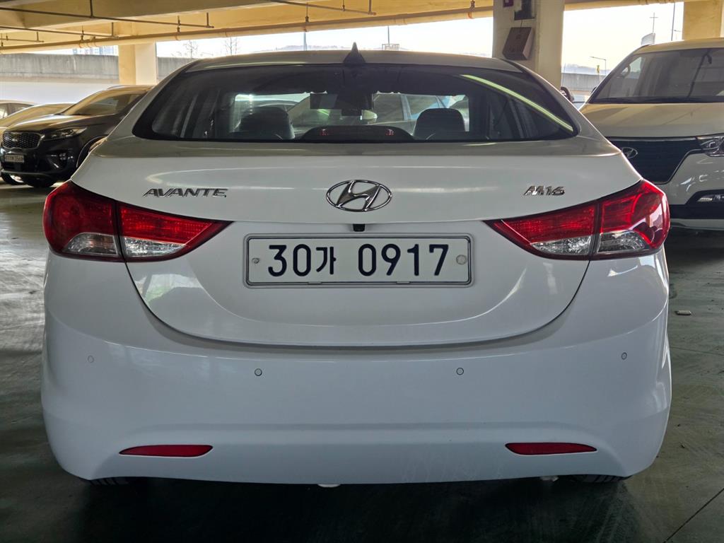 HYUNDAI Avante - Vista 4