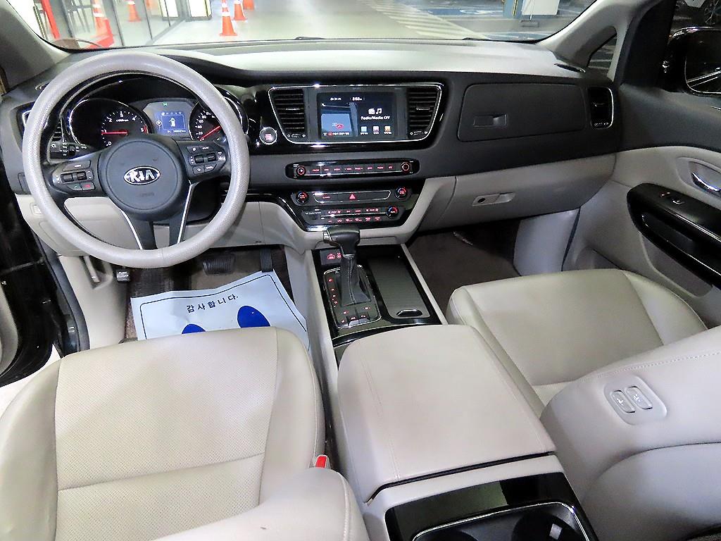 KIA Carnival - Vista 10