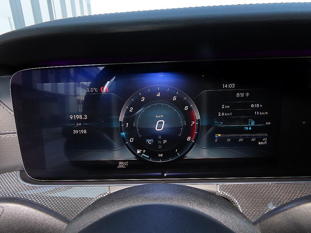 Mercedes Benz E class - Vista 9