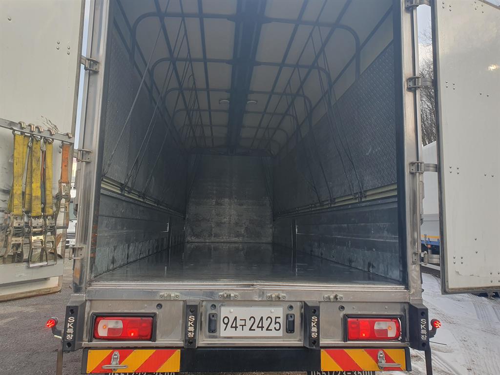 medium and large cargo truck - Vista 6