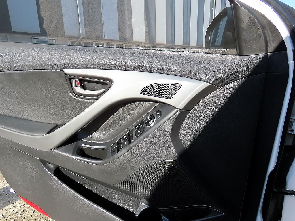 HYUNDAI Avante - Vista 11