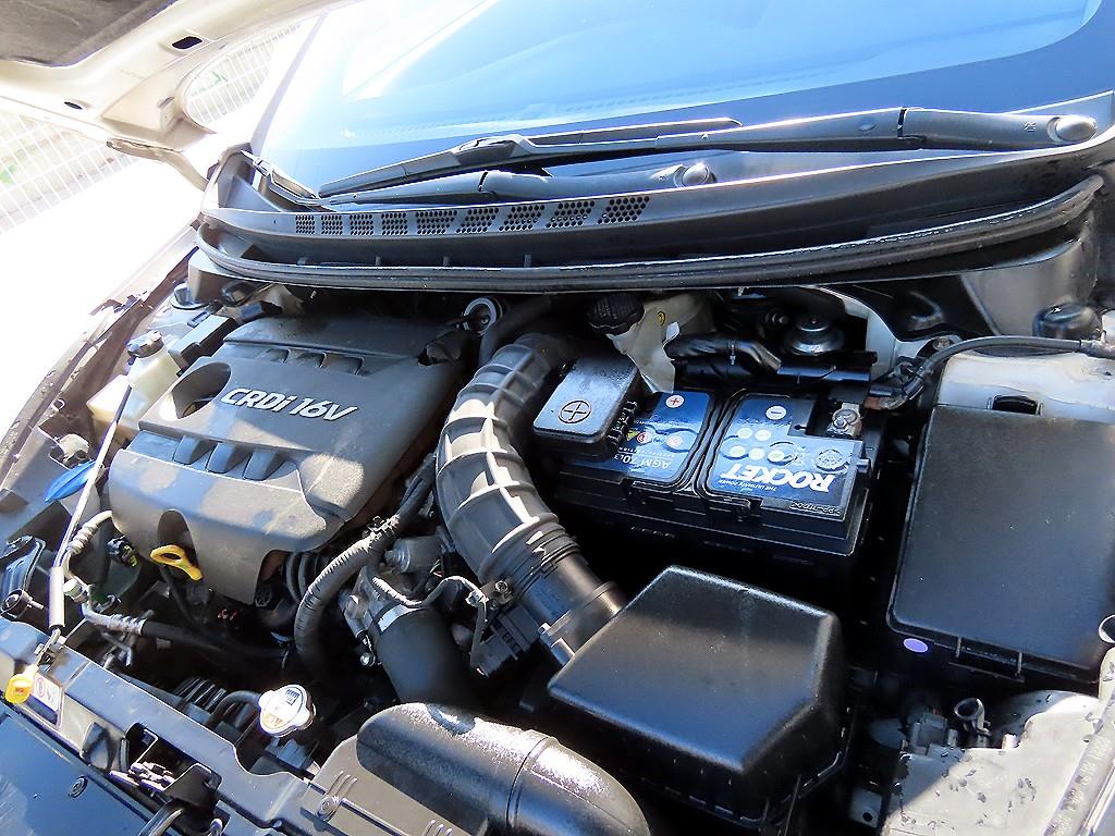 HYUNDAI Avante 2014 Blanco - Importación desde Corea - HF Imports Iquique - Foto 18