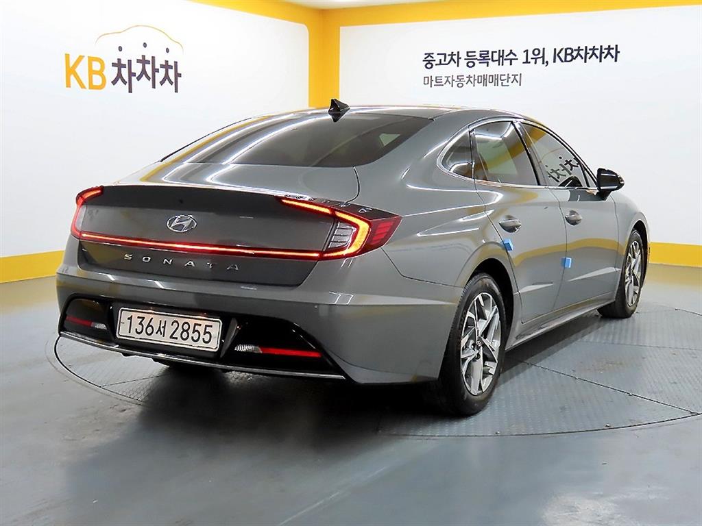 HYUNDAI Sonata - Vista 4