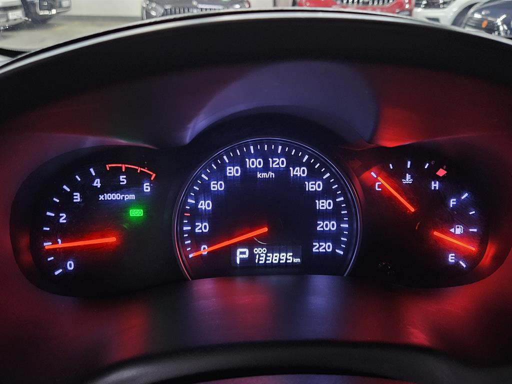 KIA Carnival - Vista 6