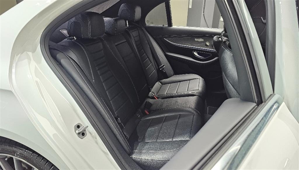 Mercedes Benz E class - Vista 12