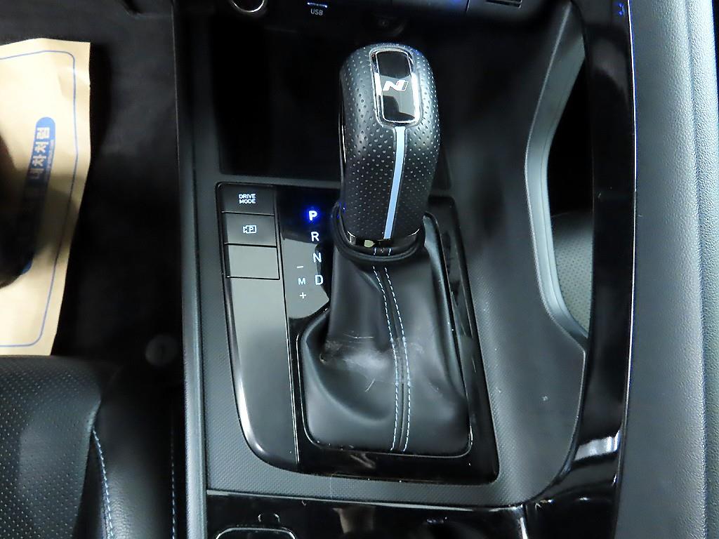 HYUNDAI Avante - Vista 10