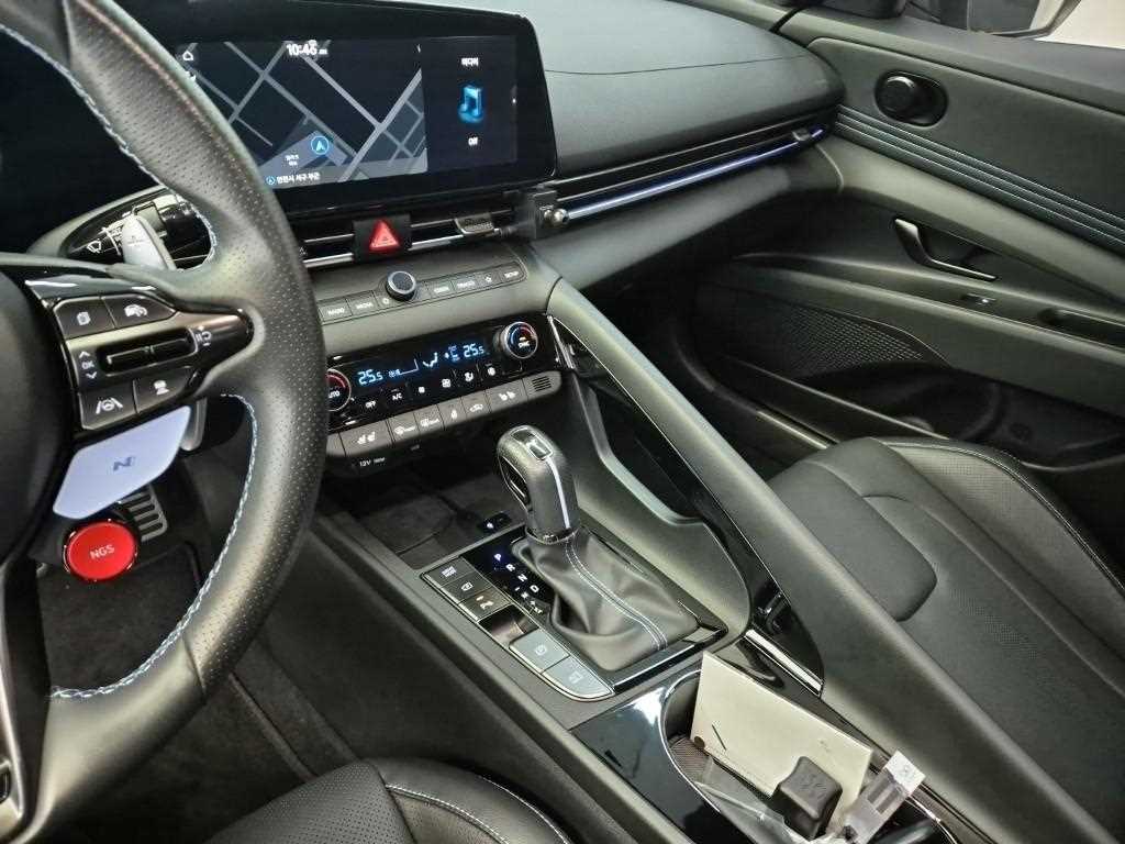 HYUNDAI Avante - Vista 10