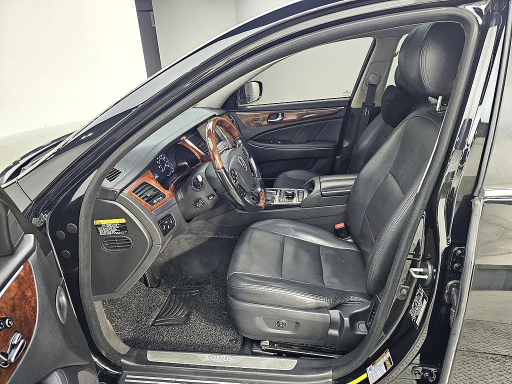 HYUNDAI Equus - Vista 8