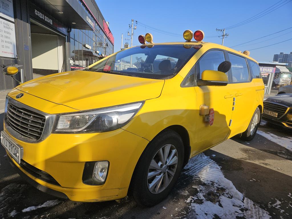KIA Carnival 2015 Amarillo - Importación desde Corea - HF Imports Iquique - Foto 1