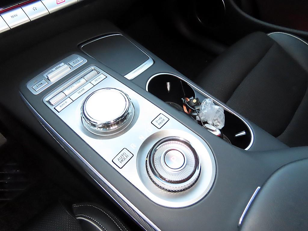 Genesis GV70 - Vista 10