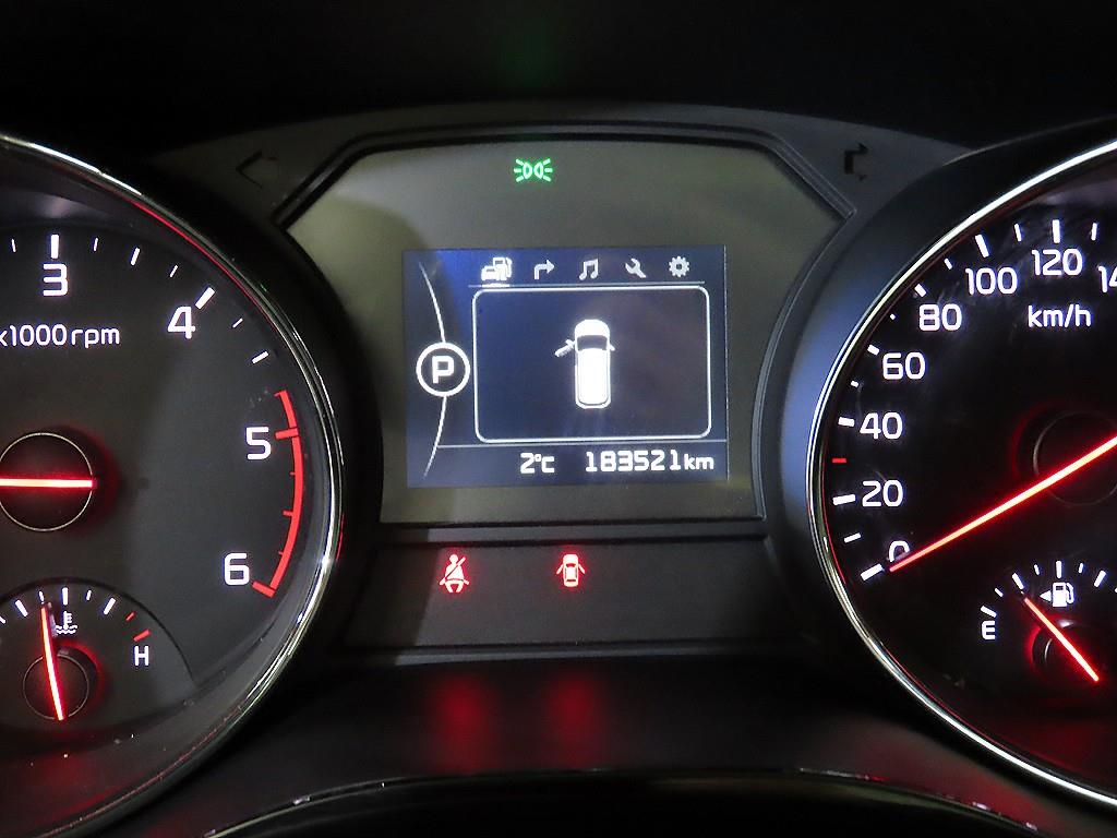 KIA Carnival - Vista 9