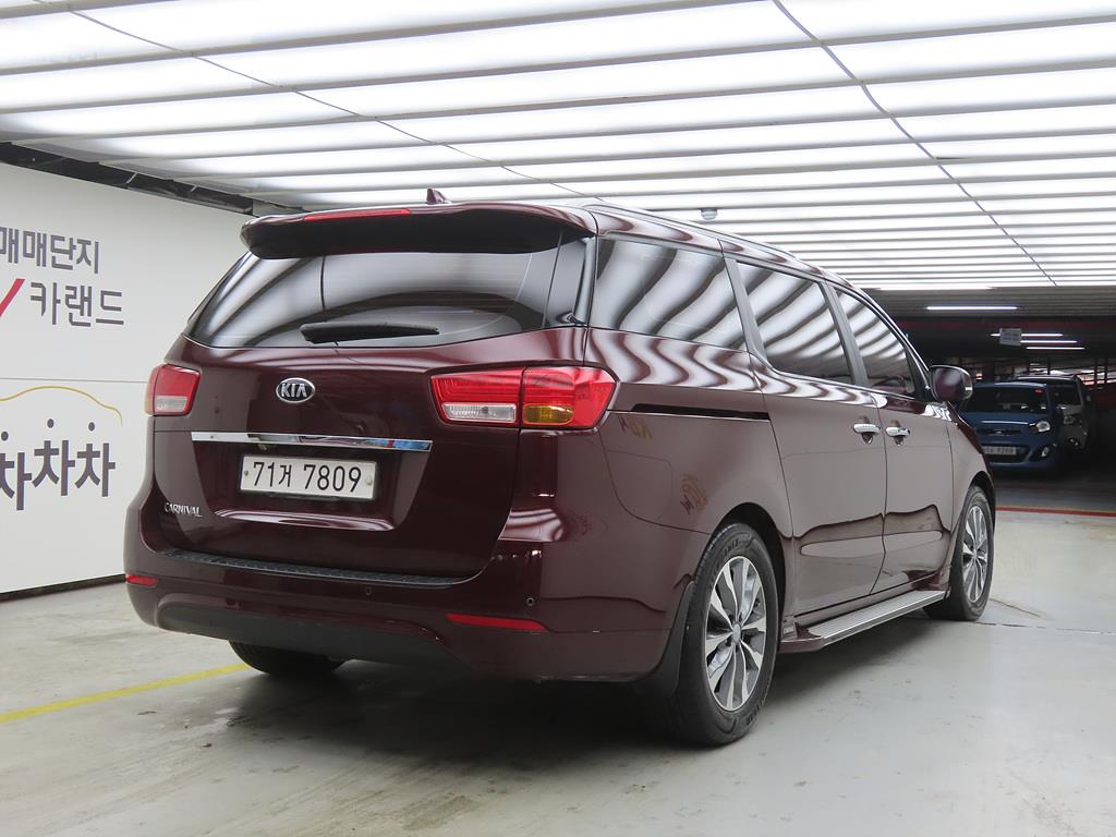 KIA Carnival - Vista 4
