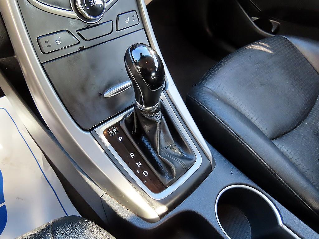 HYUNDAI Avante - Vista 10