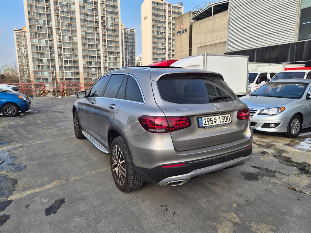 Mercedes Benz GLC Class - Vista 3