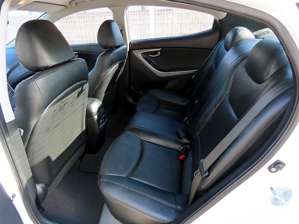 HYUNDAI Avante - Vista 6