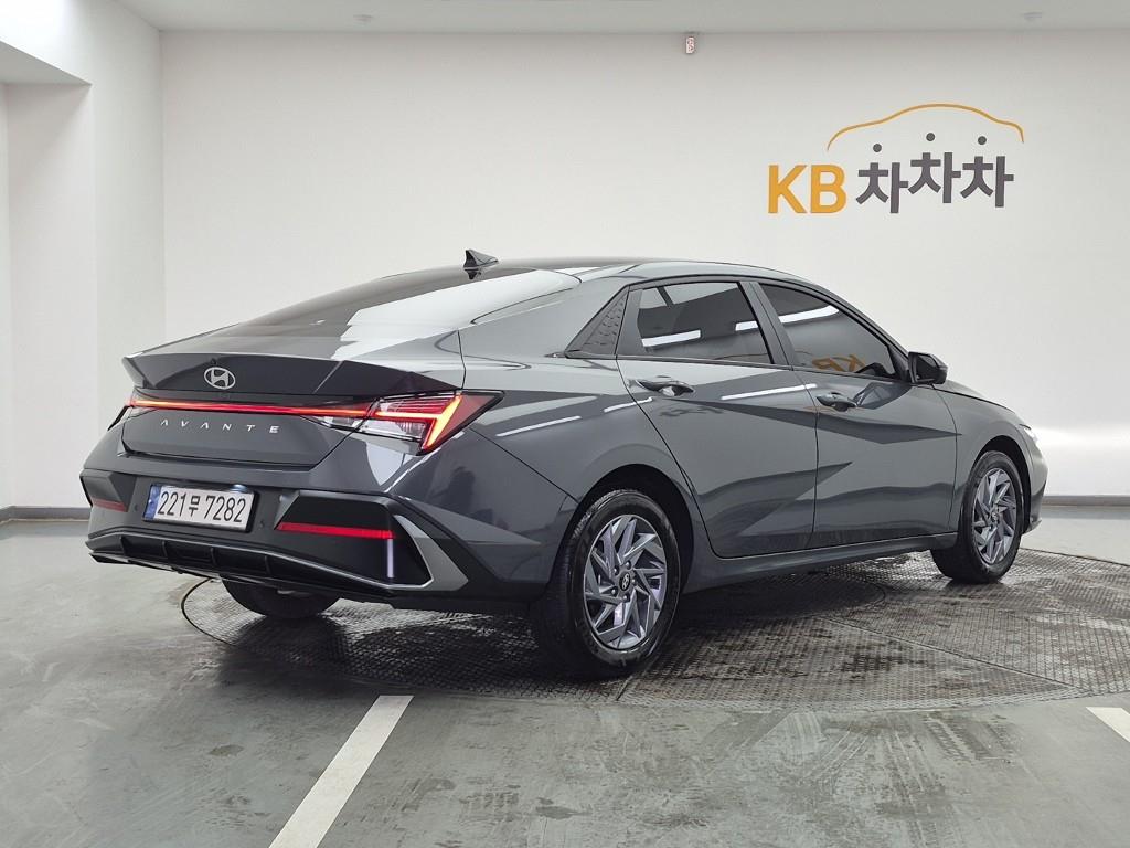 HYUNDAI Avante - Vista 4