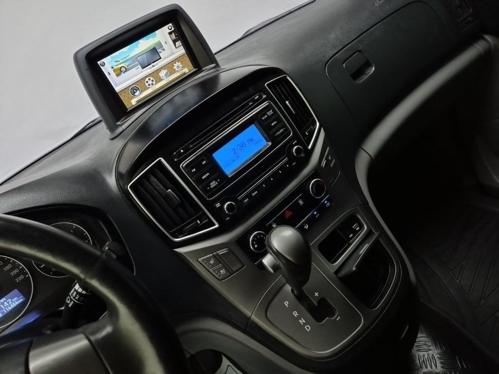 HYUNDAI Starex - Vista 10