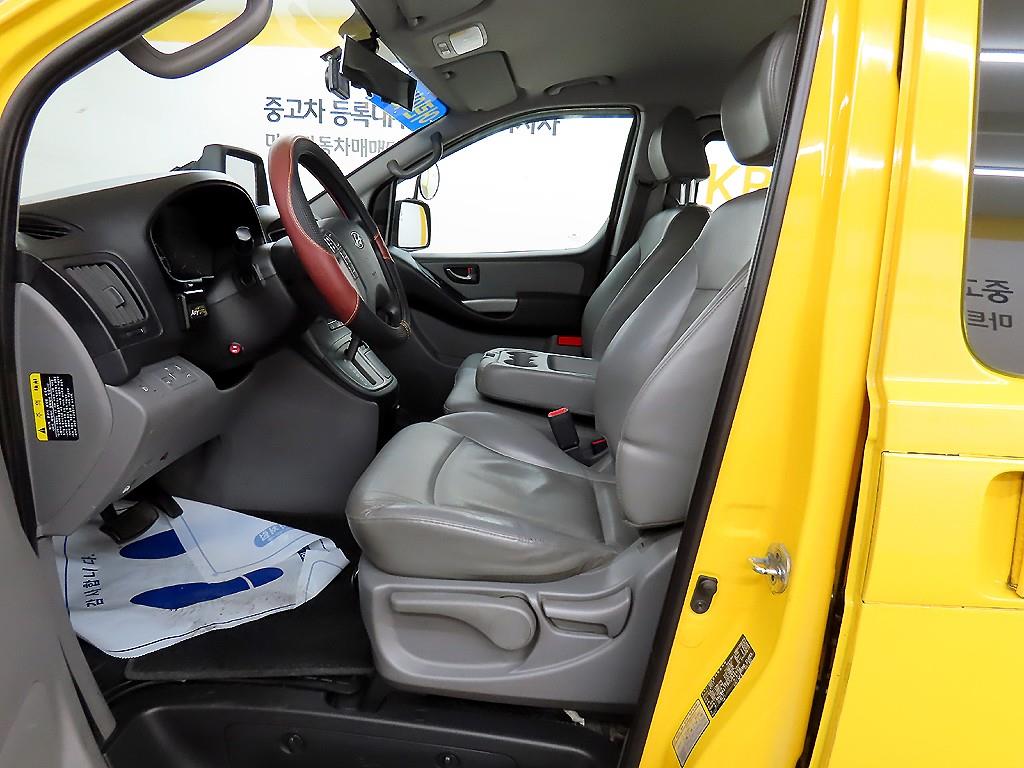 HYUNDAI Starex - Vista 5