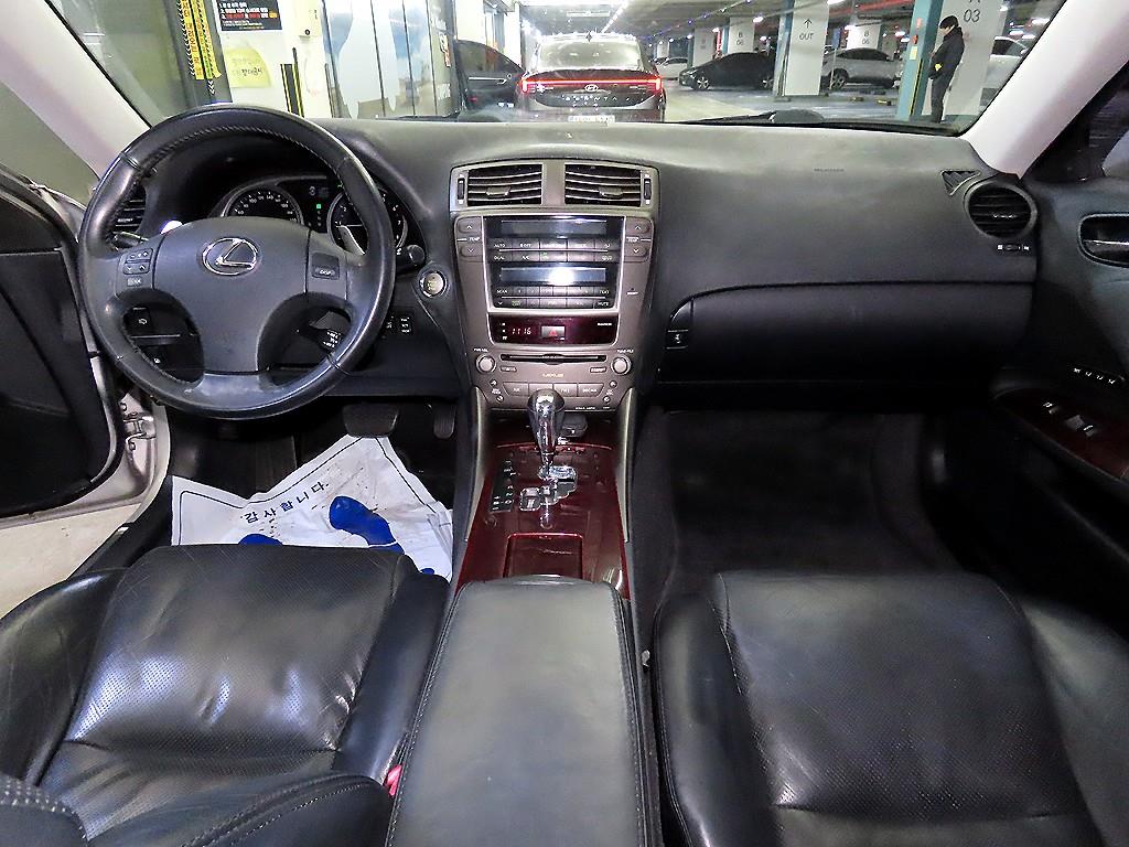 Lexus IS - Vista 10