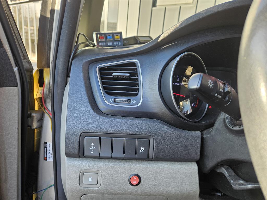 KIA Carnival - Vista 10