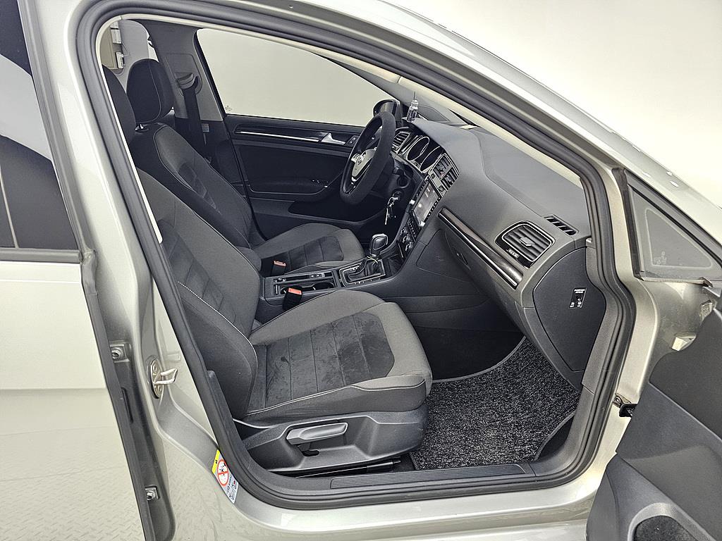 Volkswagen Golf - Vista 11