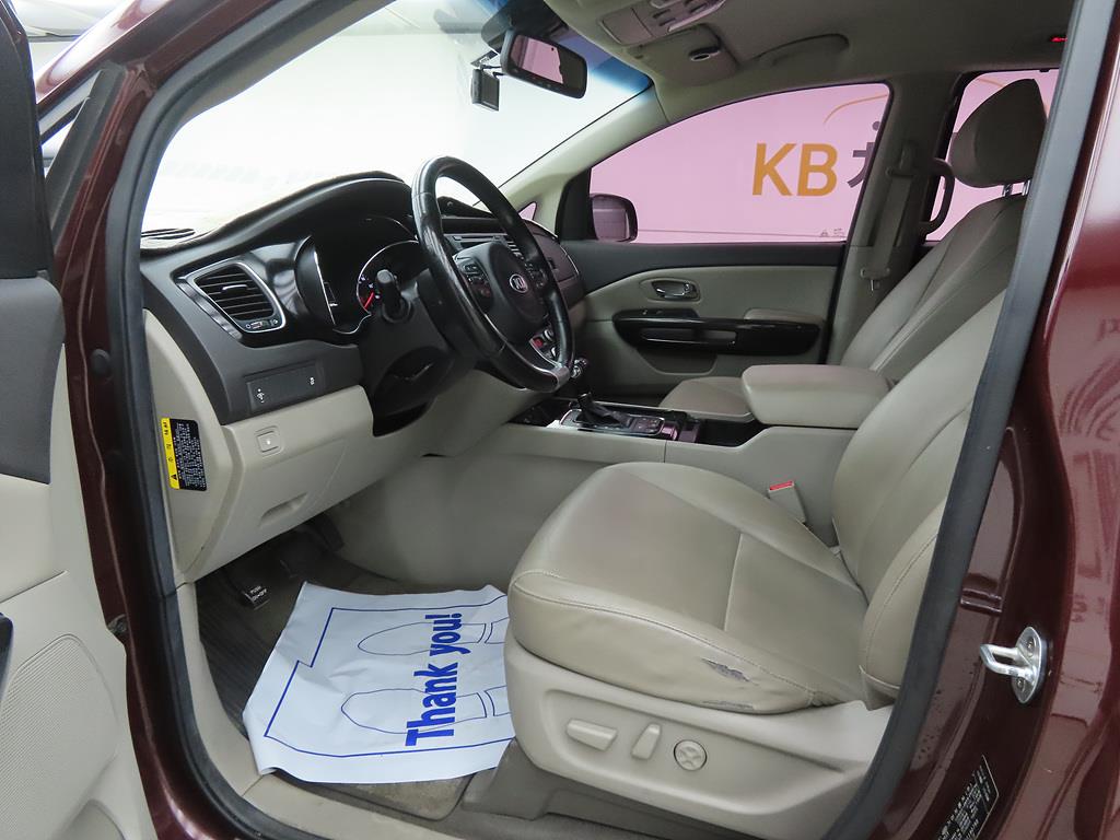KIA Carnival - Vista 5