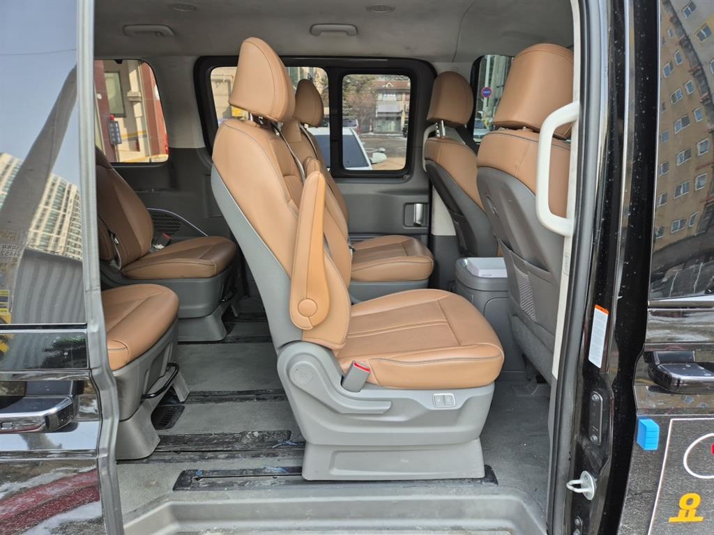 HYUNDAI Staria - Vista 10