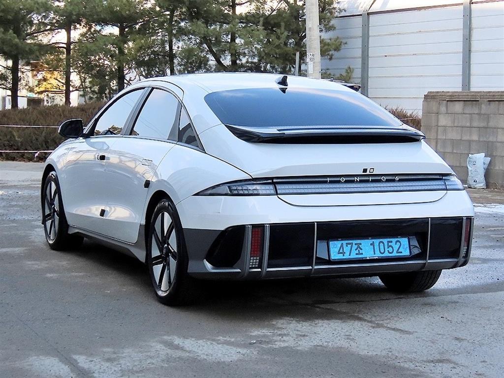 HYUNDAI Ioniq 6 - Vista 3