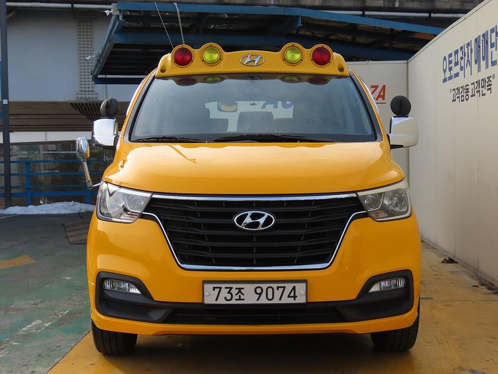 HYUNDAI Starex - Vista 2