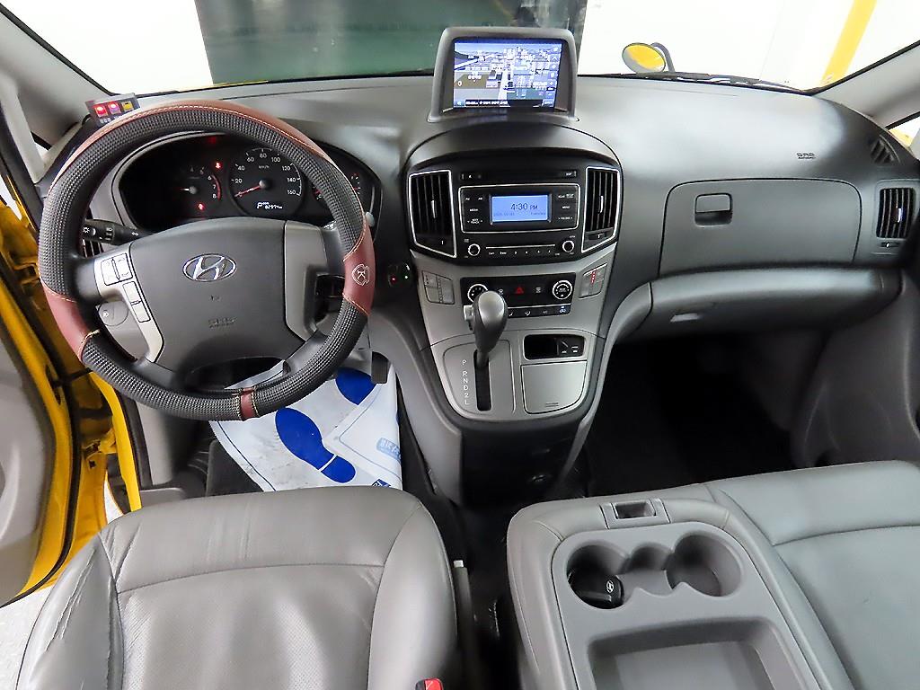 HYUNDAI Starex - Vista 7